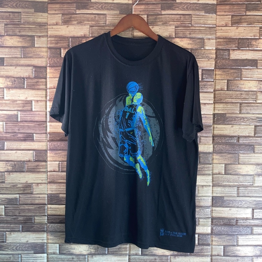 Dallas Mavericks Large Pre Owned Special Edition 2018 Dennis Smith Jr. Black Tee